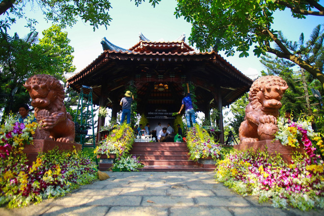 Cận cảnh nơi yên nghỉ của cố Thủ tướng Phan Văn Khải bên cạnh mộ phần người vợ